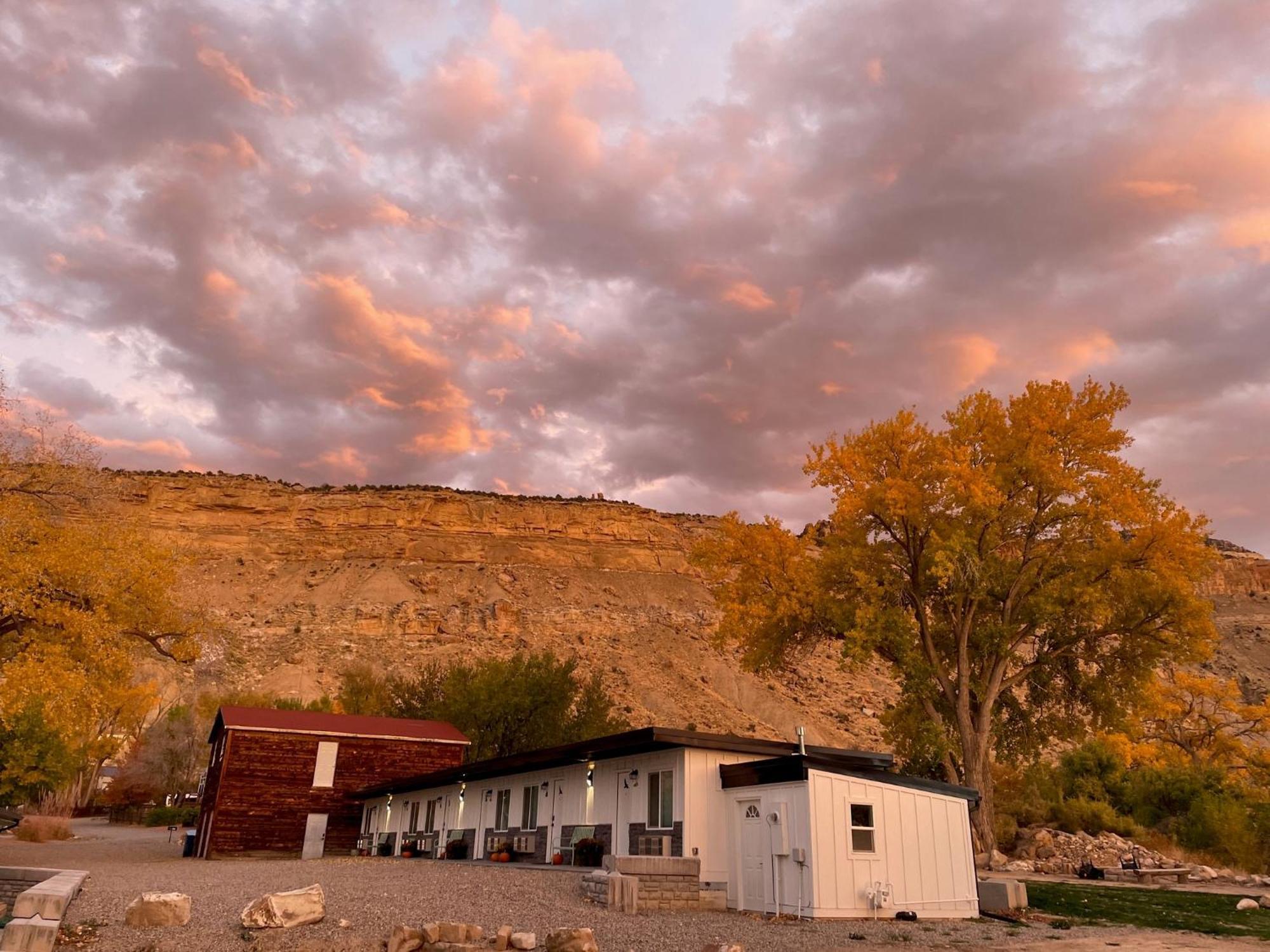 The Homestead Palisade Exterior photo