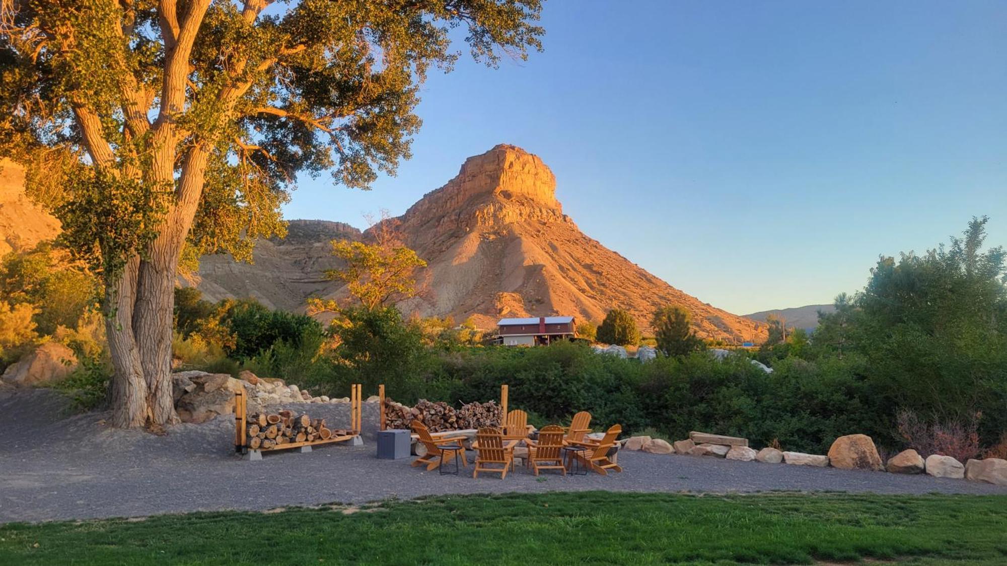 The Homestead Palisade Exterior photo